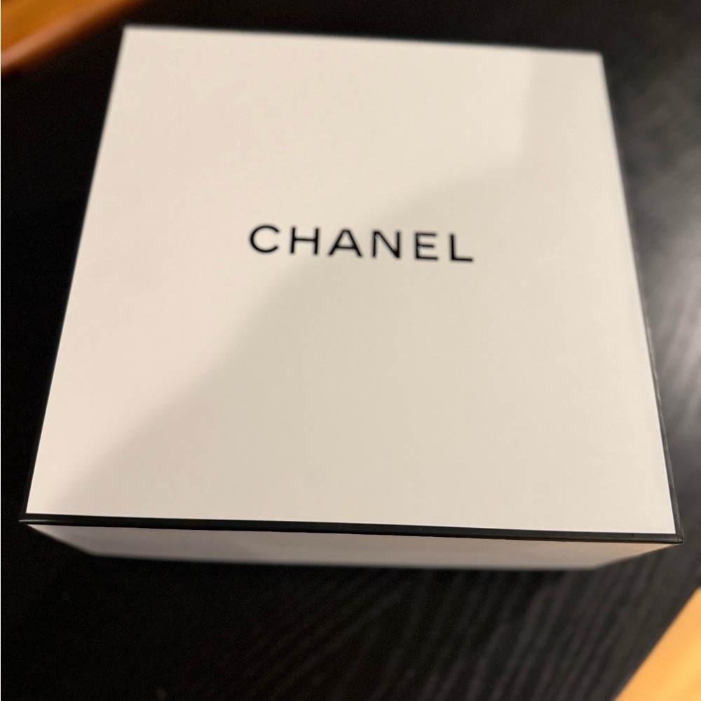 CHANEL Black and Gray Sunglasses - Picture 4 of 13